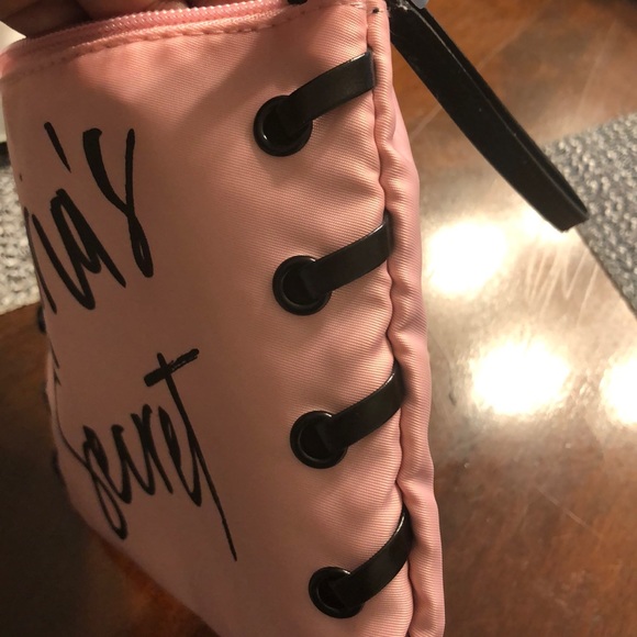 Victoria Secrets Make Up Bag NWT - Picture 4 of 7